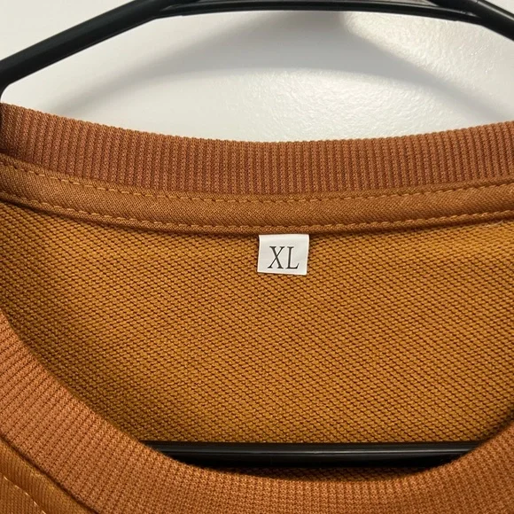 NEW GOLF GRAPHIC SWEATSHIRT “ THAT'S WHAT I DO I GOLF AND I KNOW THINGS “ - Picture 3 of 4